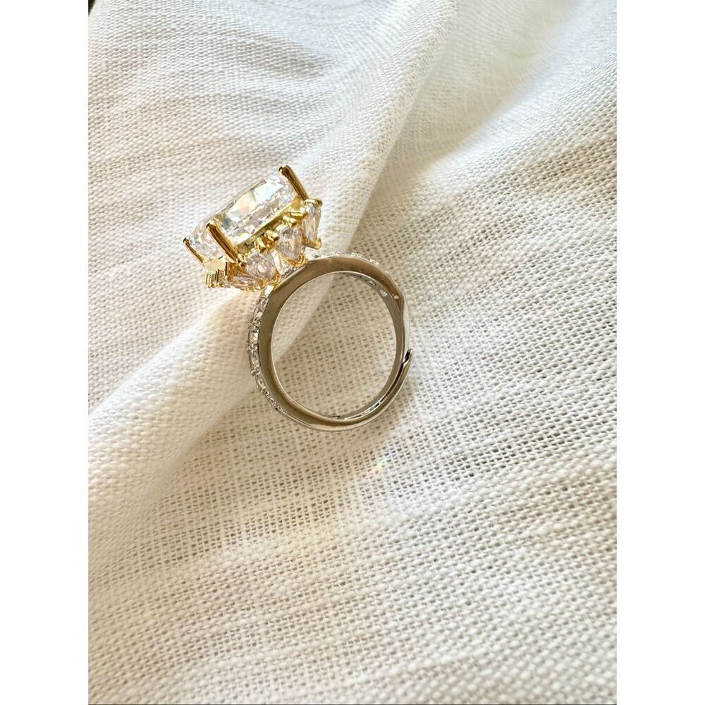 Gorgeous super sparkly cubic zirconia elongated cushion cut adjustable ring gold - Picture 7 of 12